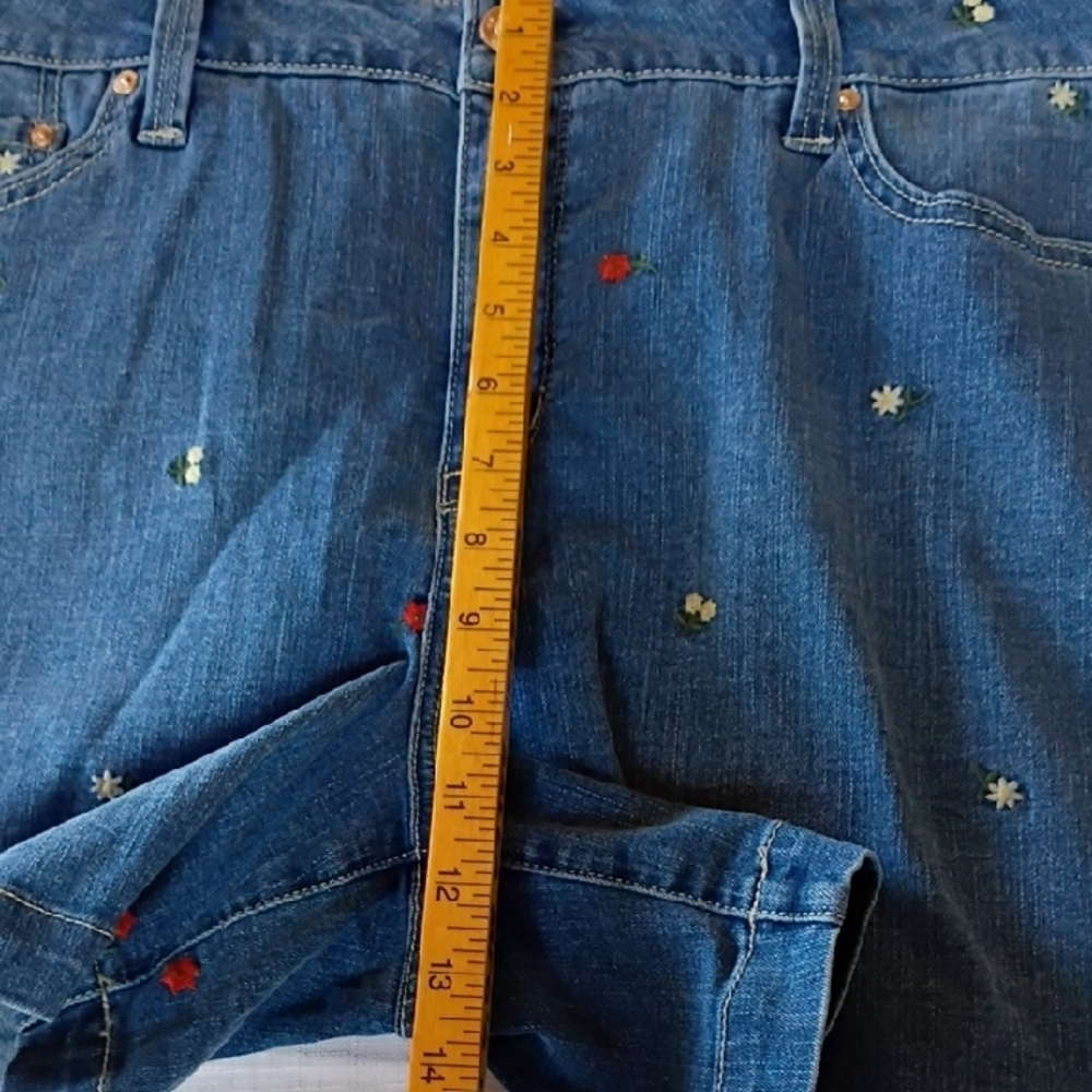 Seven7 Women's Denim Shorts with Floral Embroidery Size 16 - Picture 8 of 9